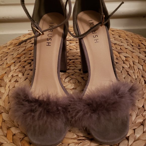 Fluffy Heels - Picture 1 of 4